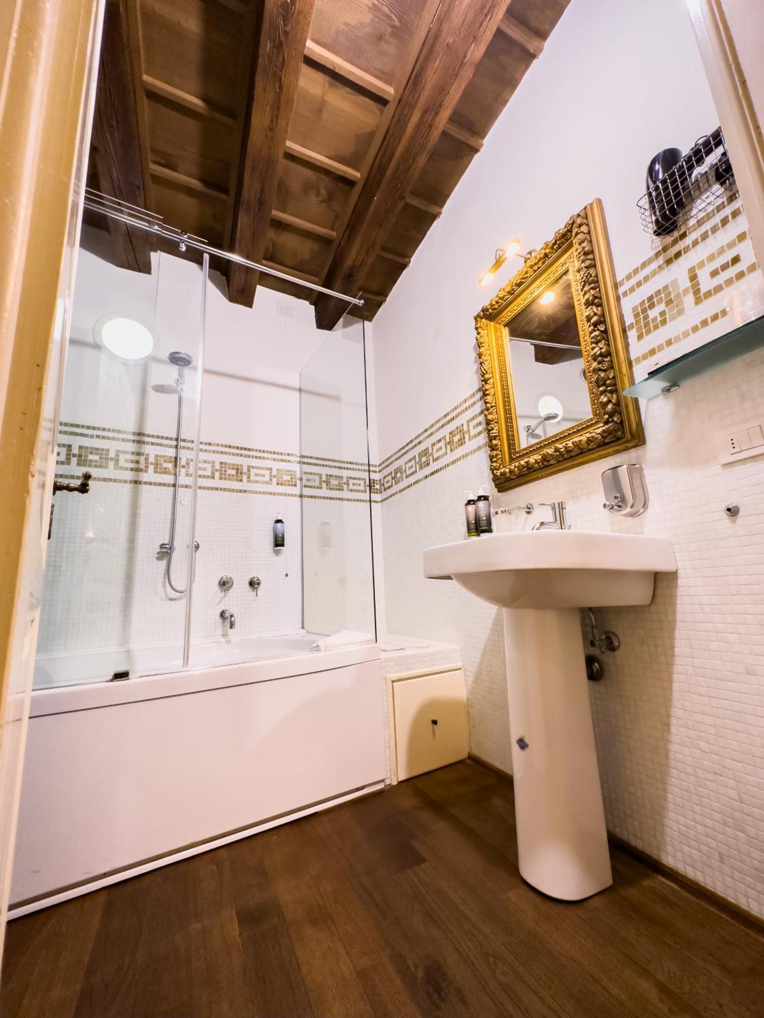 Truly Verona - Delle Erbe Suites Zewnętrze zdjęcie