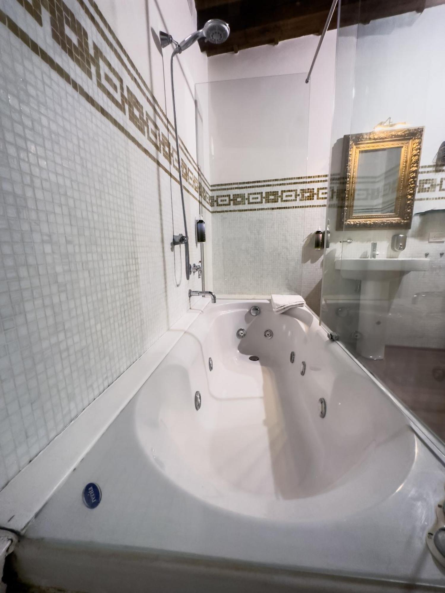 Truly Verona - Delle Erbe Suites Zewnętrze zdjęcie