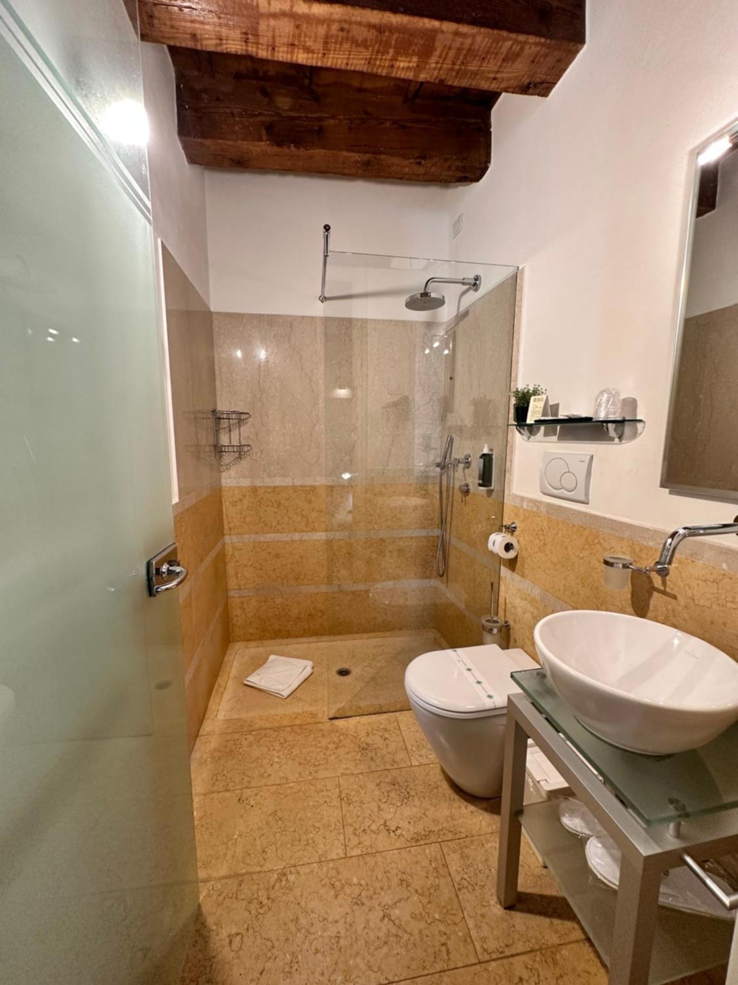 Truly Verona - Delle Erbe Suites Zewnętrze zdjęcie