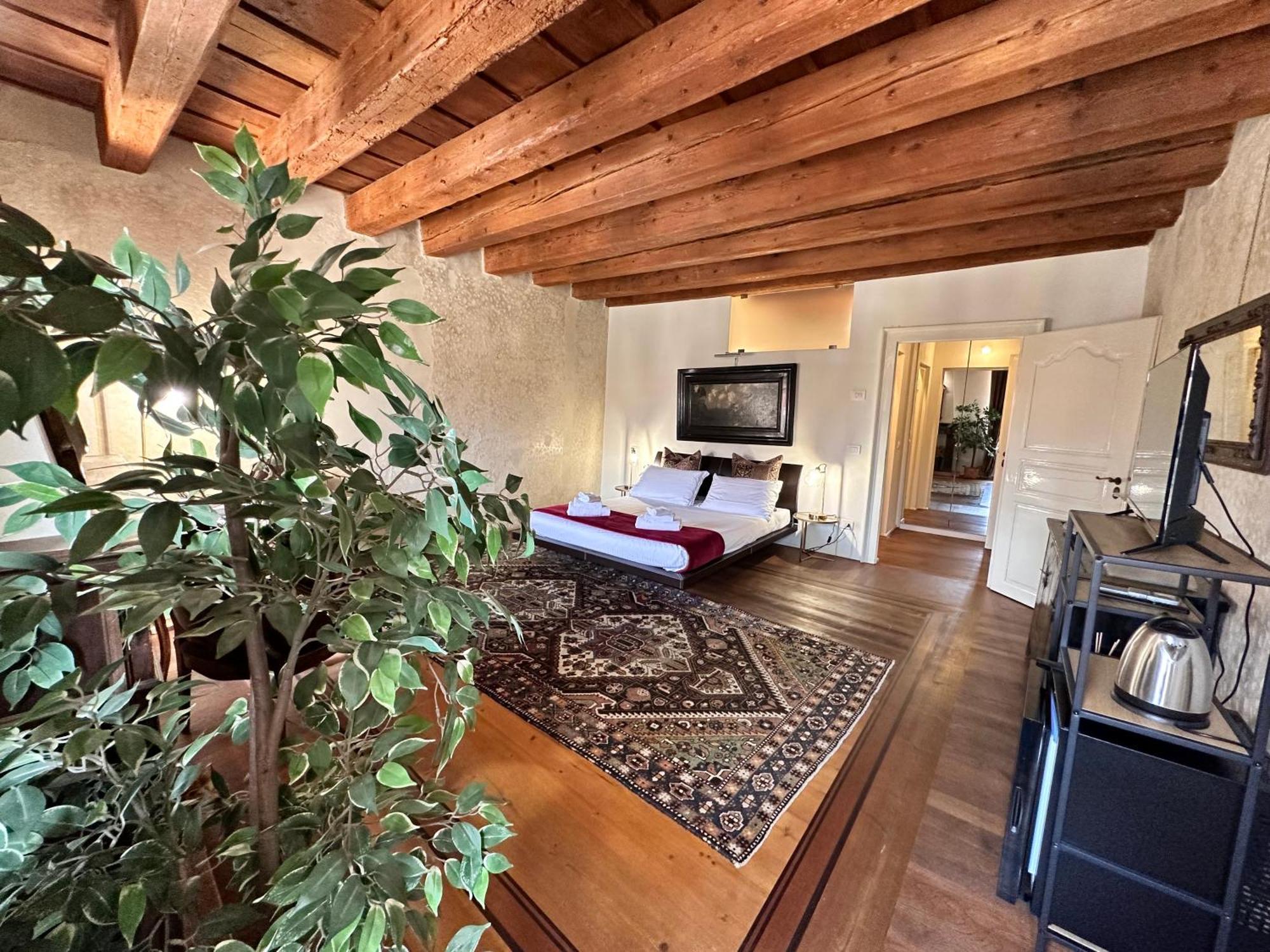 Truly Verona - Delle Erbe Suites Zewnętrze zdjęcie
