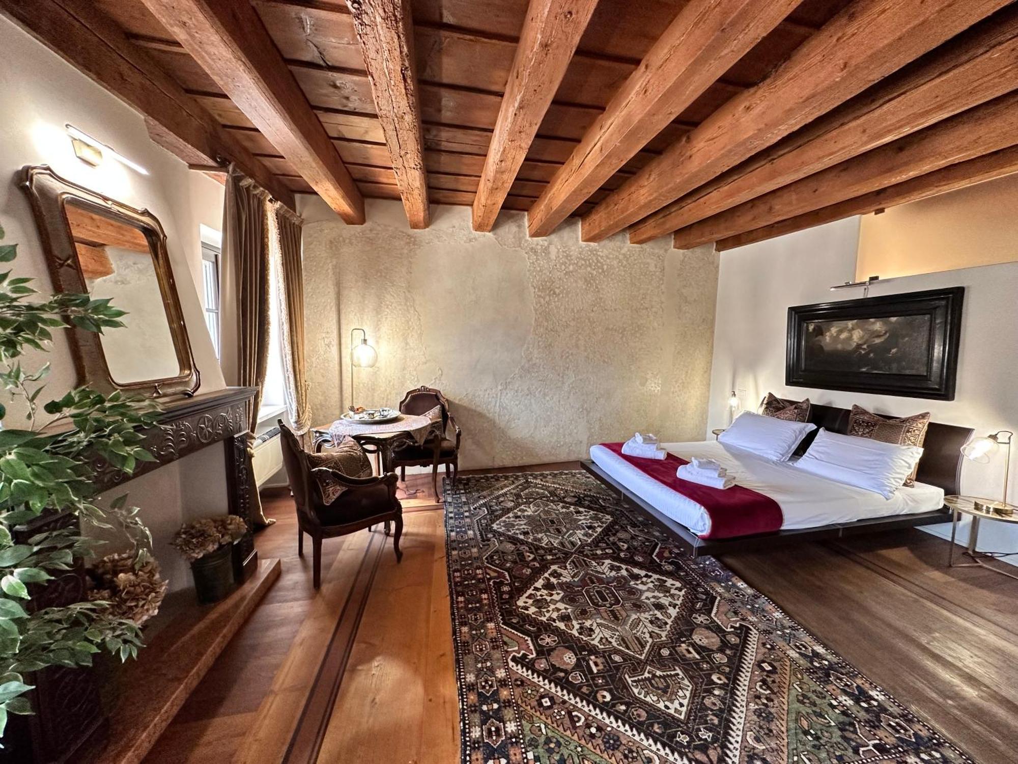 Truly Verona - Delle Erbe Suites Zewnętrze zdjęcie